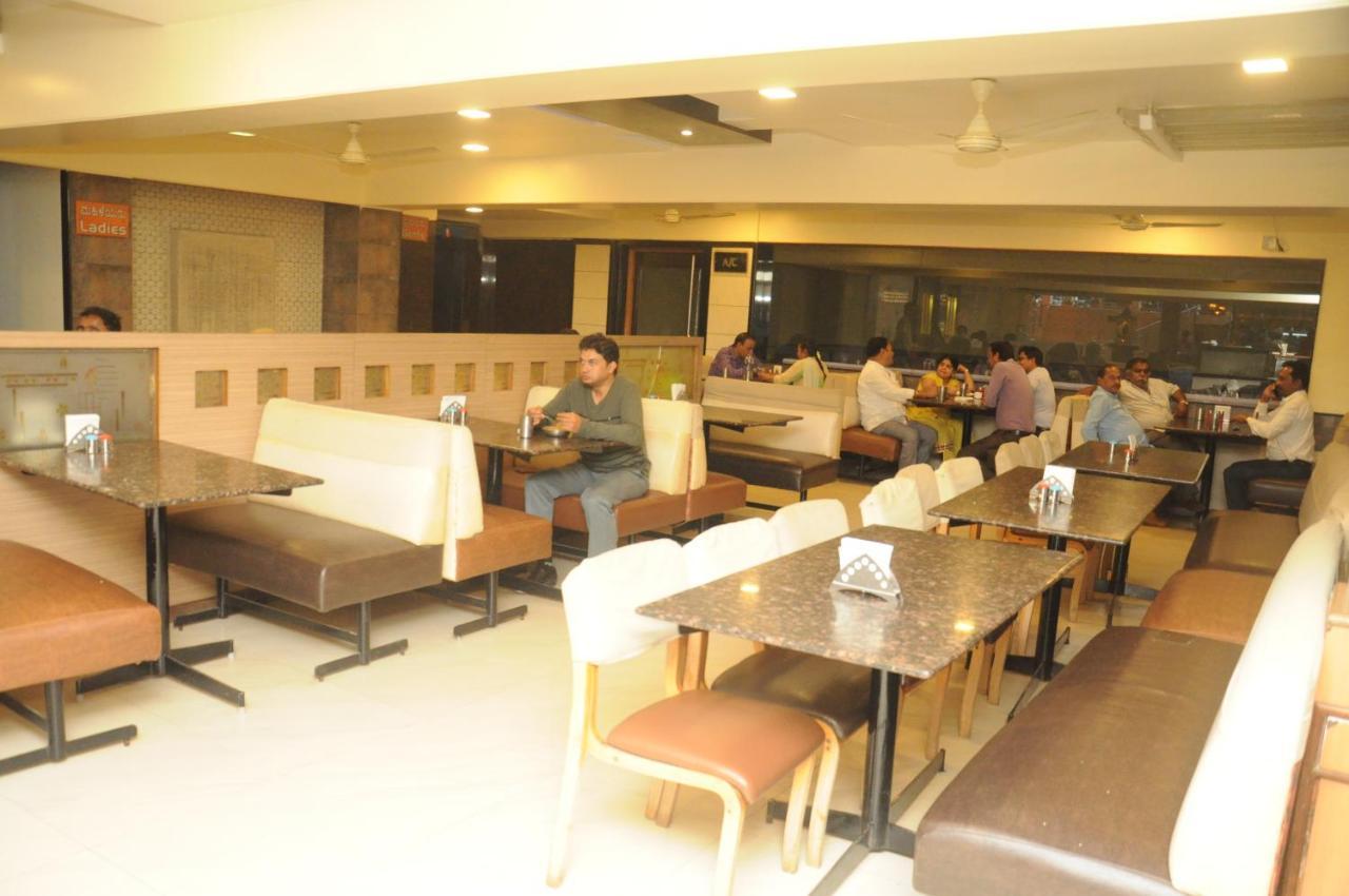 Suvarna Regency 哈桑 外观 照片