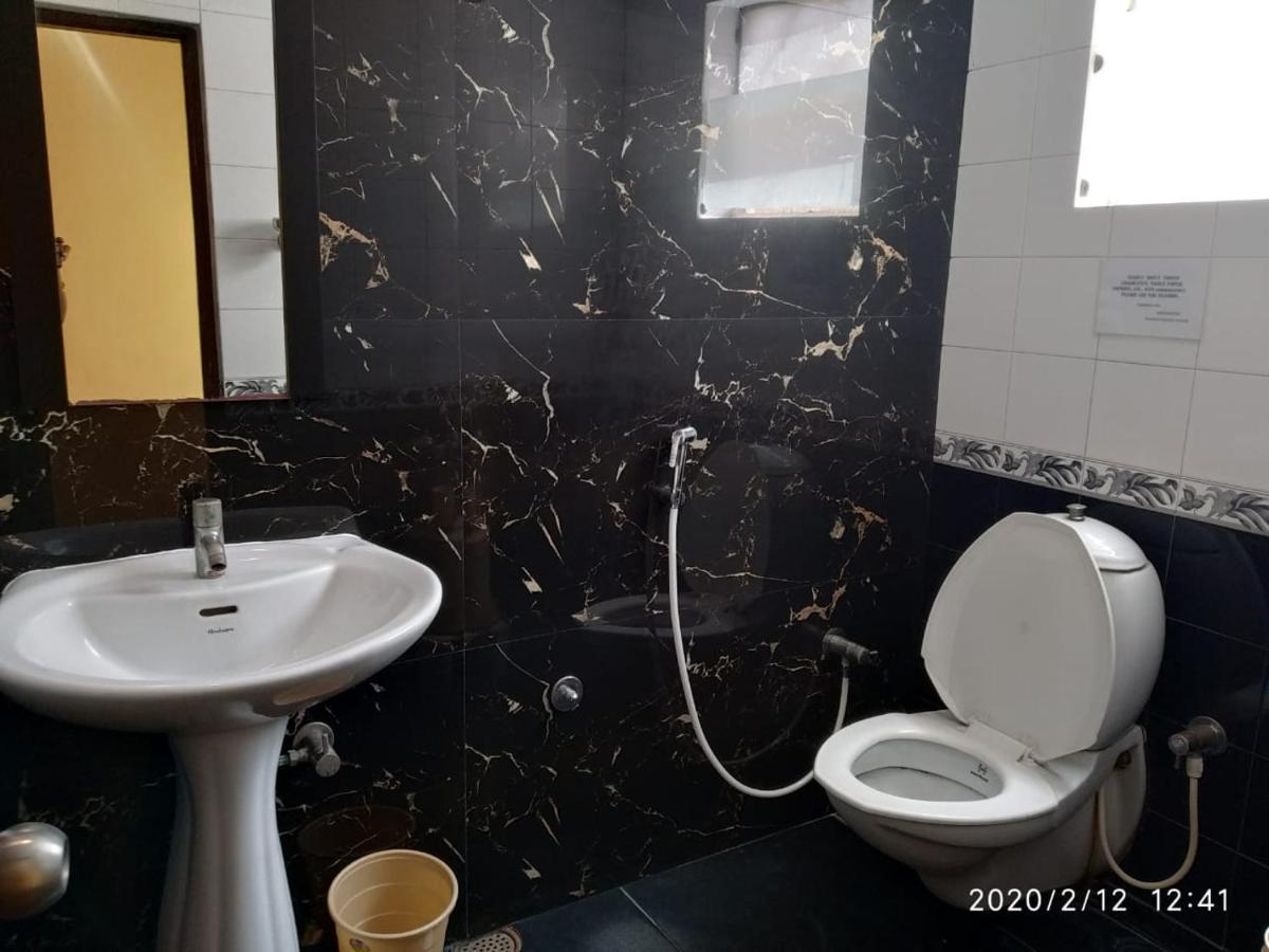 Suvarna Regency 哈桑 外观 照片