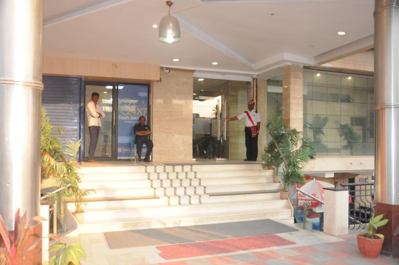 Suvarna Regency 哈桑 外观 照片